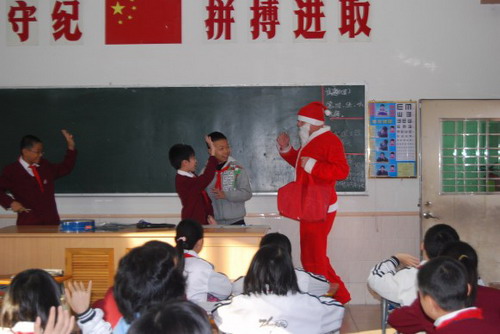 长安:中心小学开展迎圣诞,说英语活动